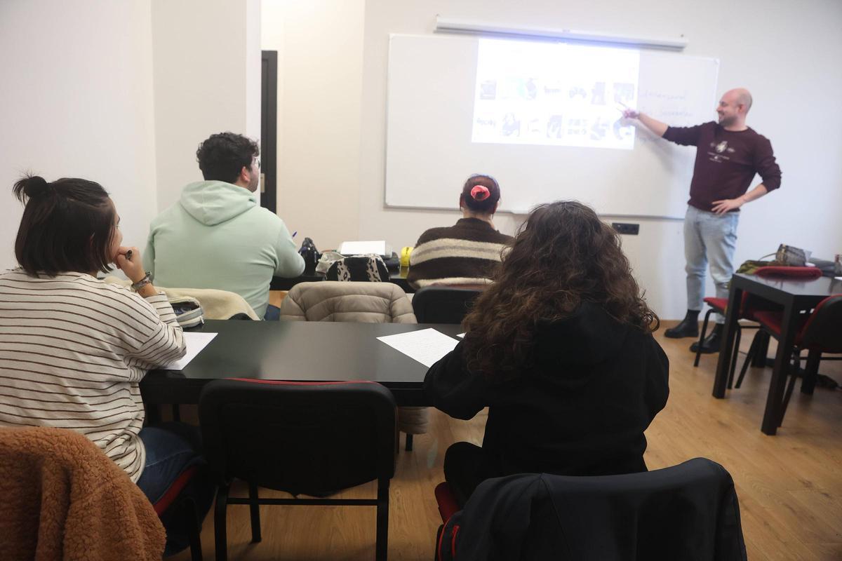 Opositores en una clase de la academia Nós Oposiciones, este miércoles.