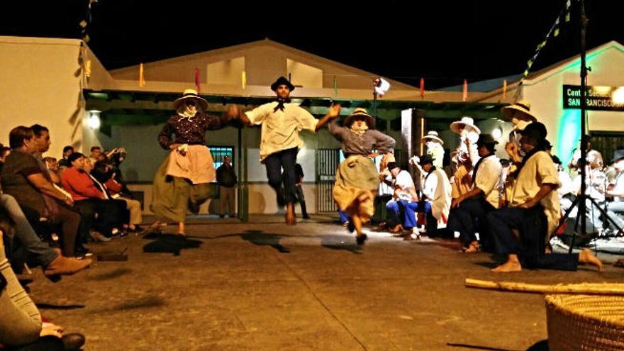 Los Campesinos bailan en San Francisco Javier