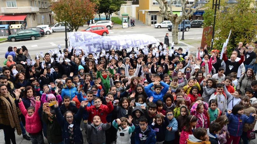 Concentración en Cangas contra la violencia machista. //Gonzalo Núñez