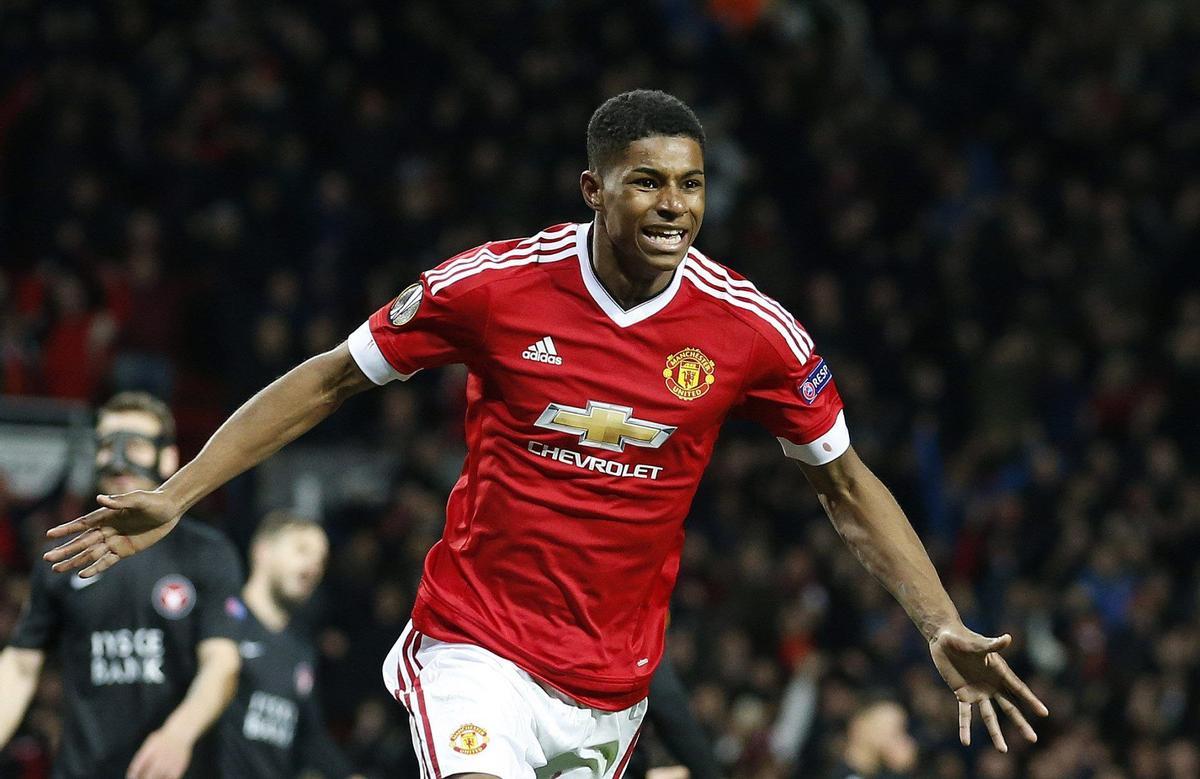 Marcus Rashford celebra su primer gol como profesional, 2016.