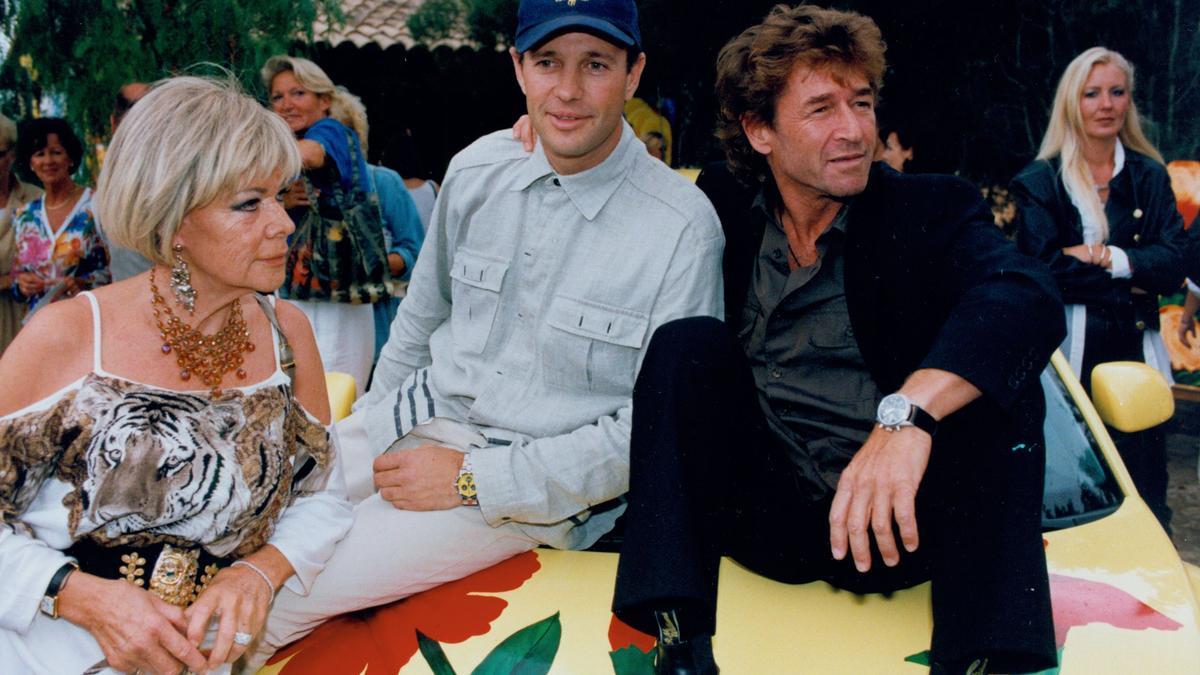 Ingrid van Bergen, ihr damaliger Verlobter Johannes Adamski und Sänger Peter Maffay beim Minkner-Sommerfest 2000 in Binissalem.