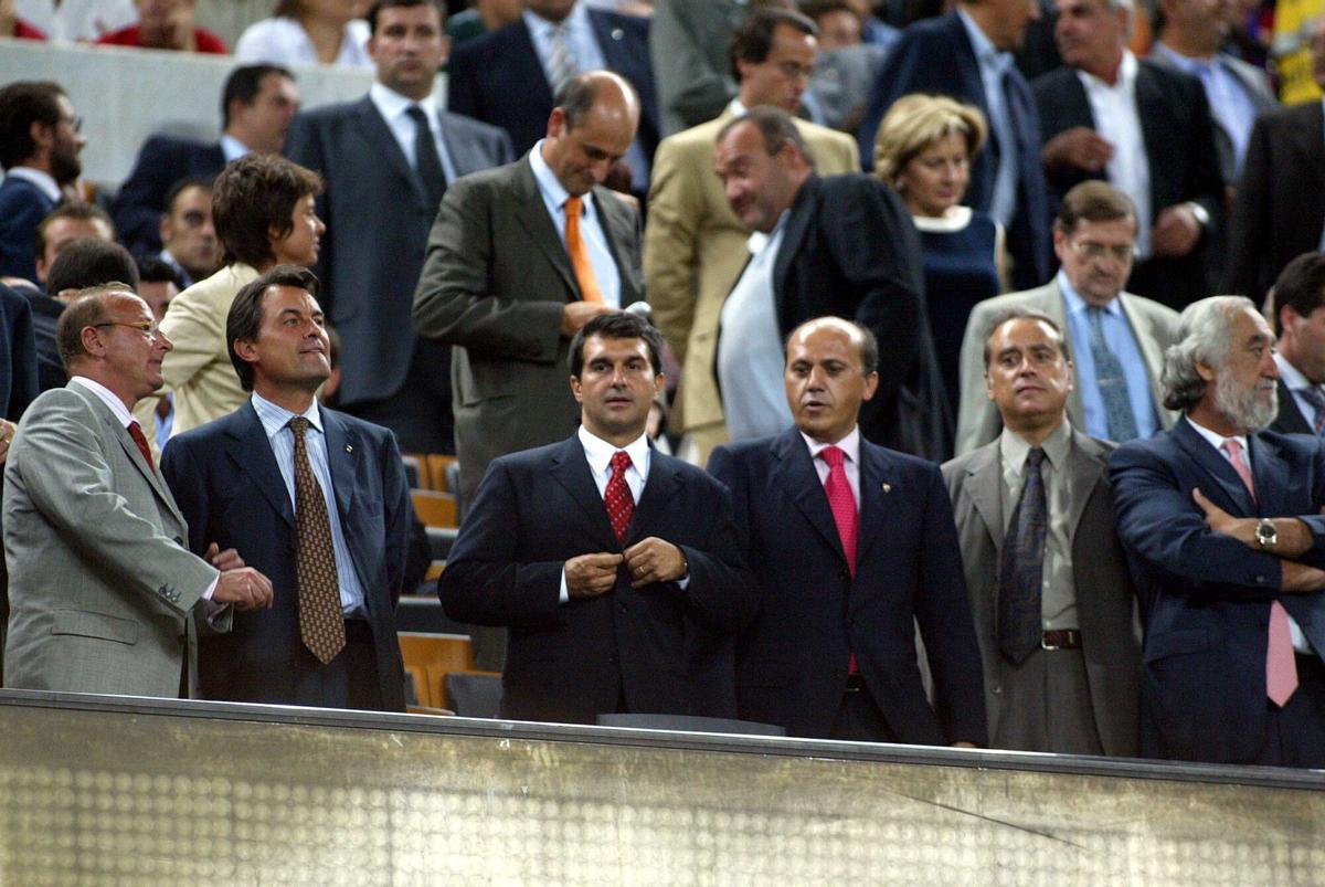 Uno de los primeros partidos de Joan Laporta en el palco como presidente, junto a su homólogo del Sevilla, José María del Nido