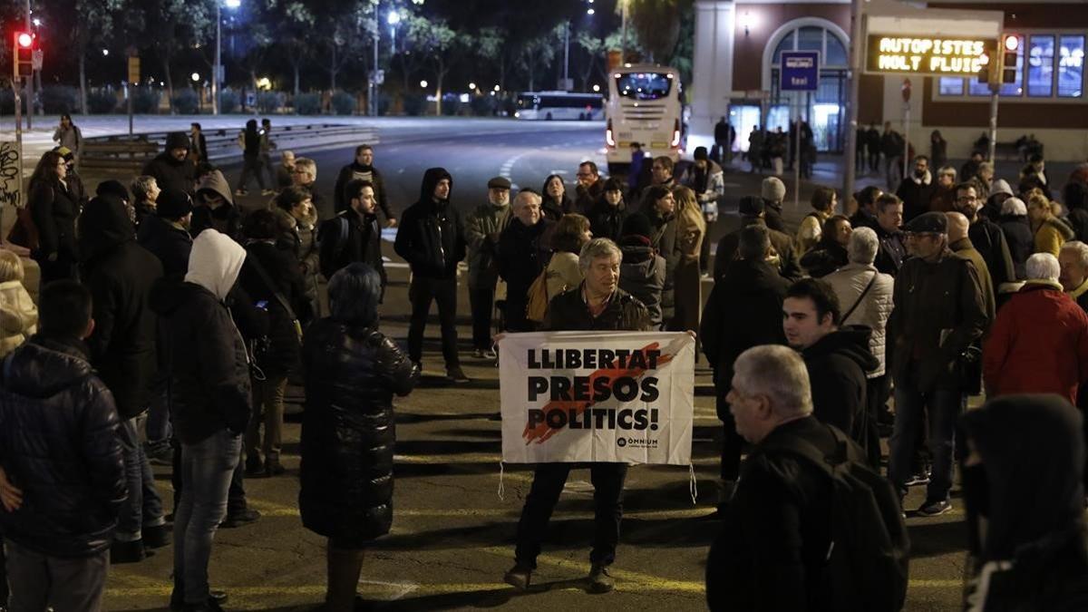 CDR independentistascortan la Avda  Meridiana