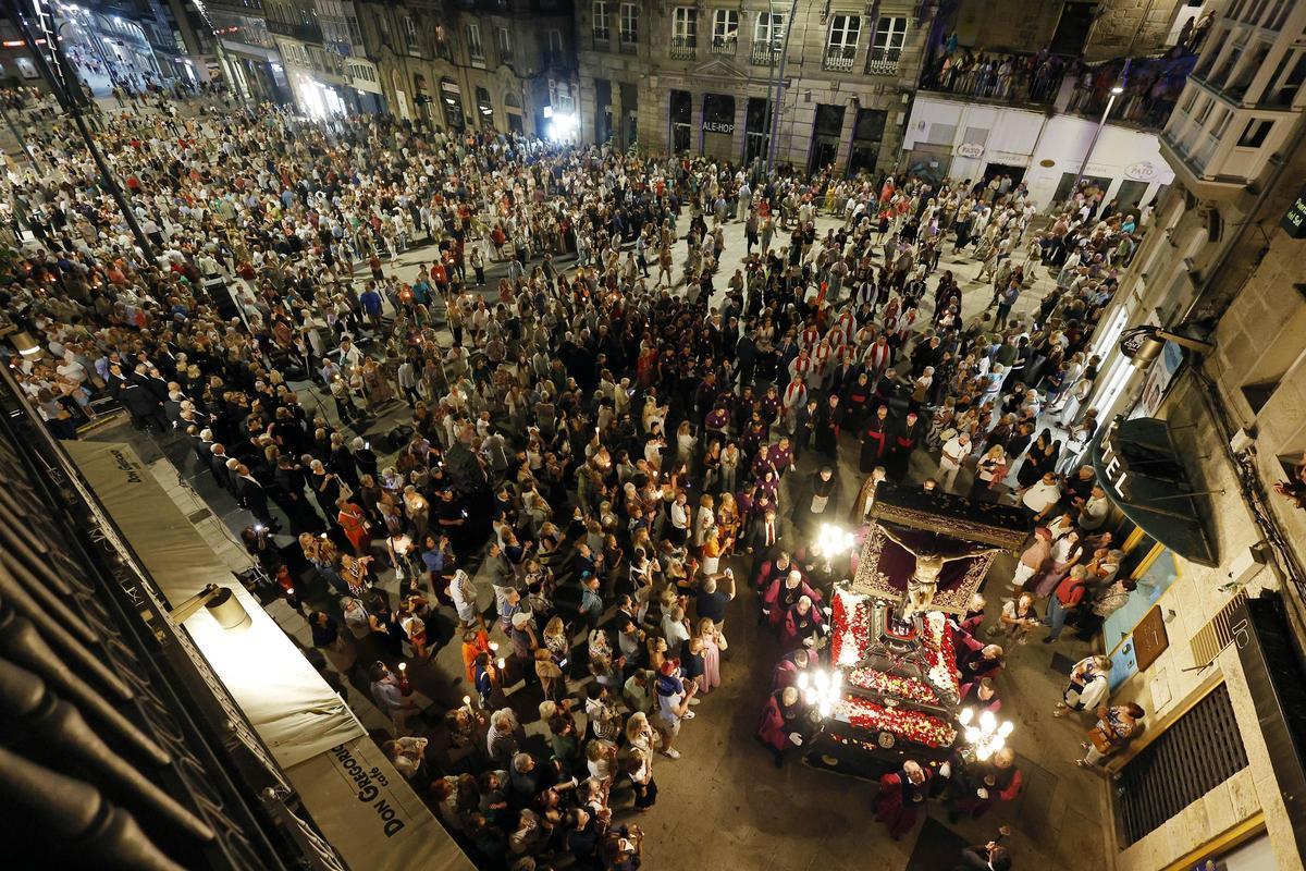Misa y procesión del Cristo de la Victoria de Vigo, en imágenes