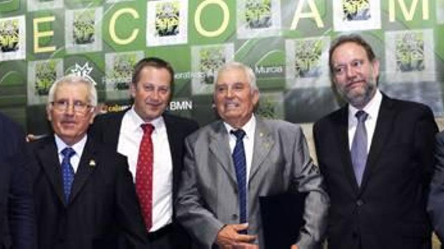 Foto de familia en la asamblea general de las cooperativas agrarias celebrada en Jumilla.