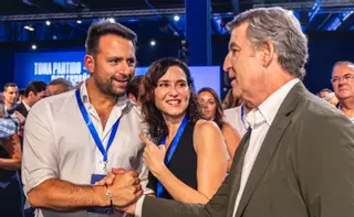 Ayuso participa el día 29 en Llanes en la entrega del premio social del PP