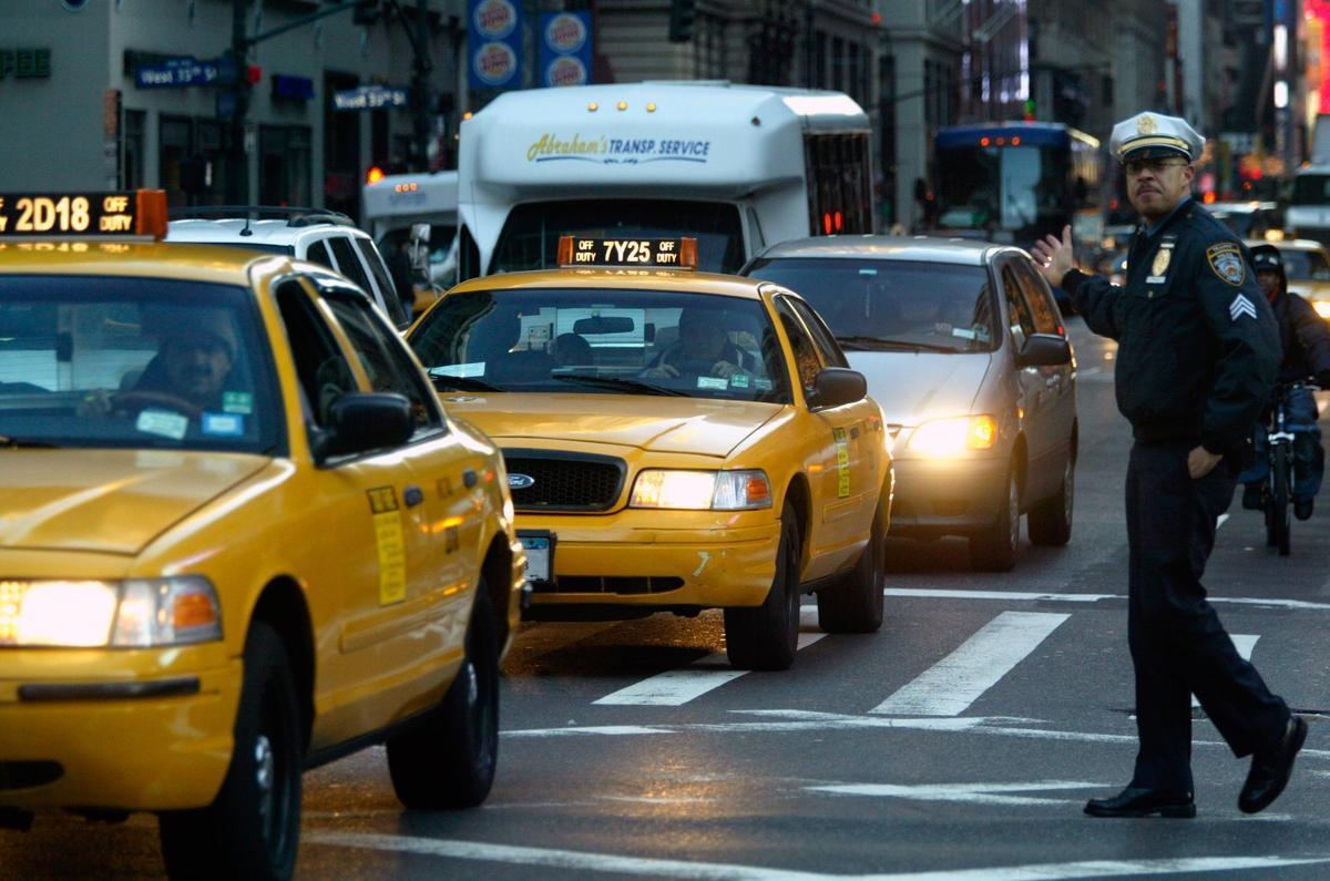 El clásico taxi Ford de Nueva York . Imagen de archivo.