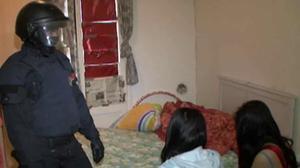 Una xarxa dedicada a la prostitució, la droga i la falsificació de documents.