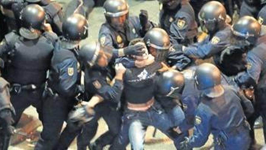 Policías sin rostro