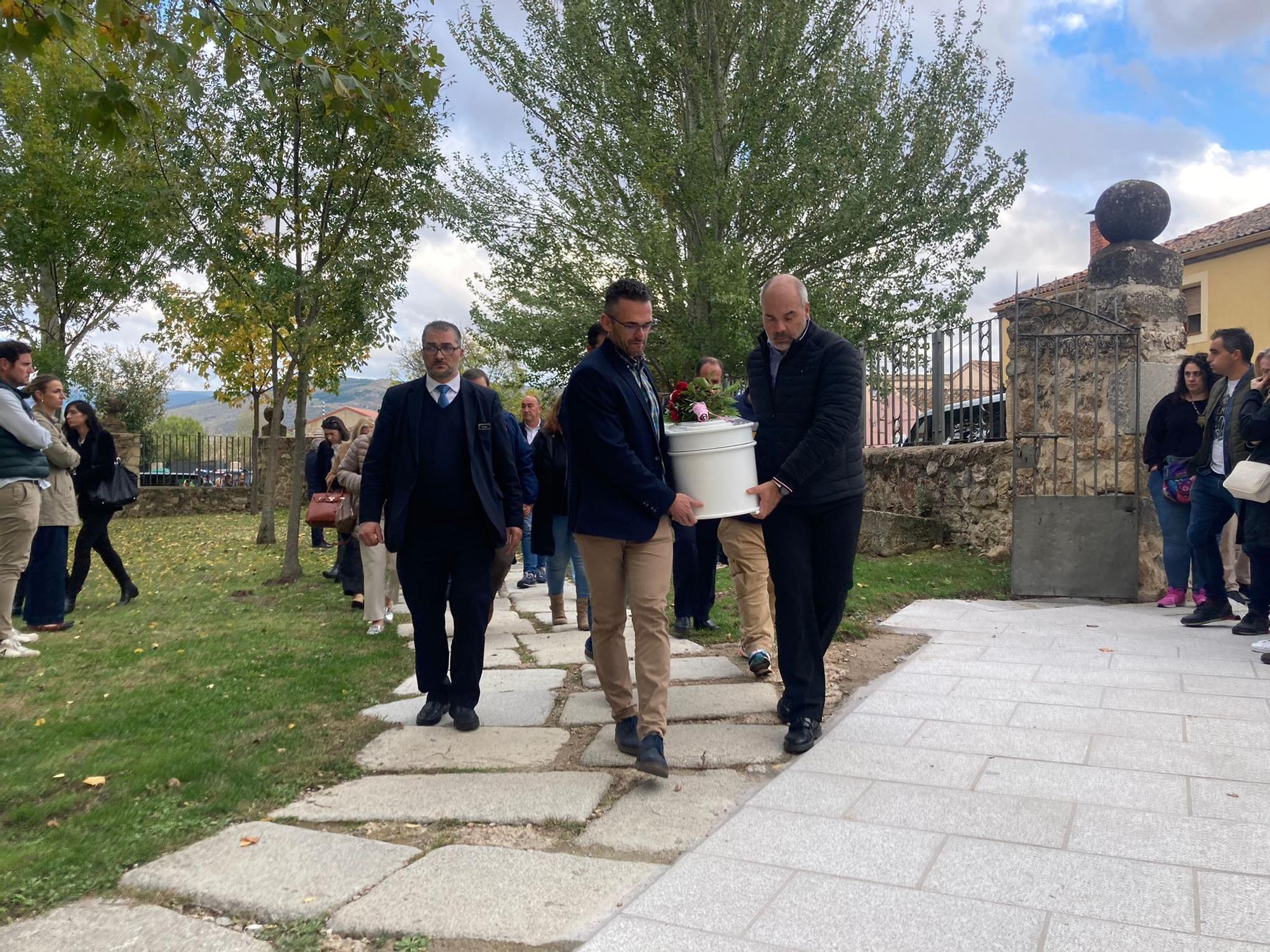 En imágenes: Funeral el Torrecaballeros, Segovia, por la niña asesinada en Gijón