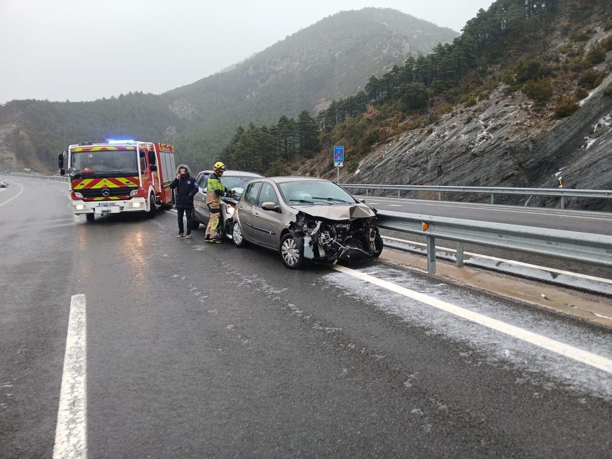Accidente en Monrepós por la presencia de hielo en la calzada.