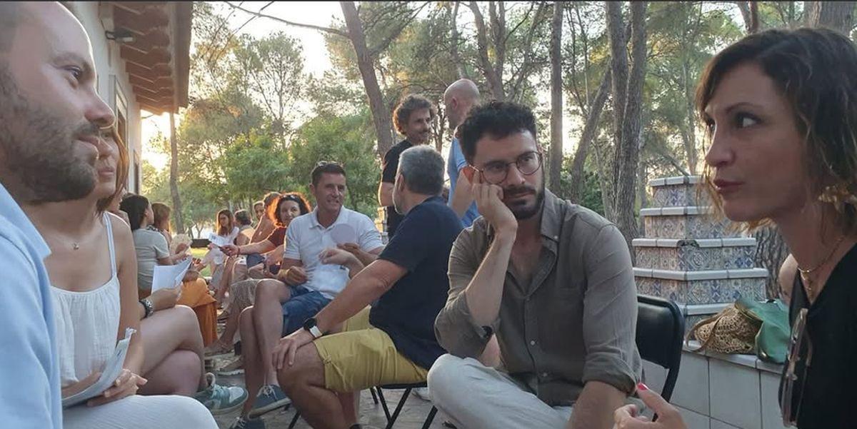 Imagen de uno de los encuentros ciudadanos promovidos desde la Escuela Municipal de la Felicidad y el Bienestar Emocional.