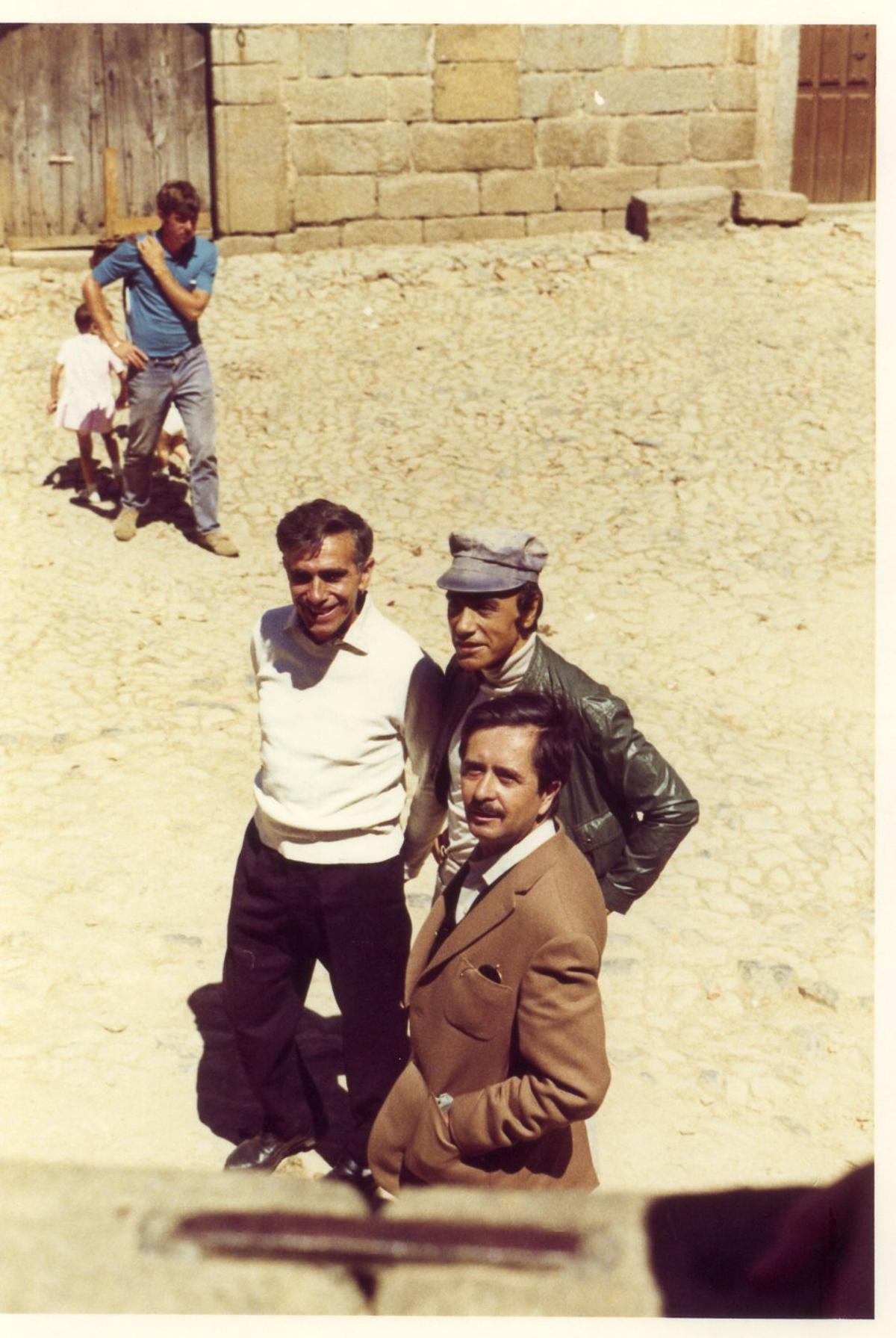Carlos Edmundo de Ory, con Francisco Nieva y Ginés Liébana, en un viaje a Las Hurdes en 1968