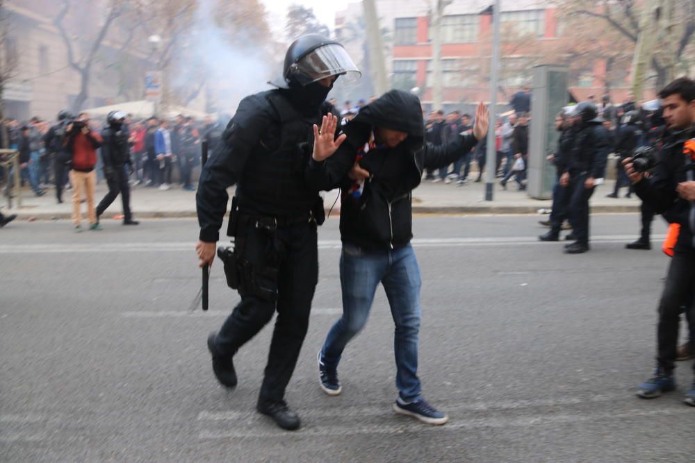 Tensió per la presència de seguidors del Lió a Barcelona