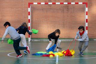 Las escuelas catalanas temen que falten monitores para las extraescolares de septiembre