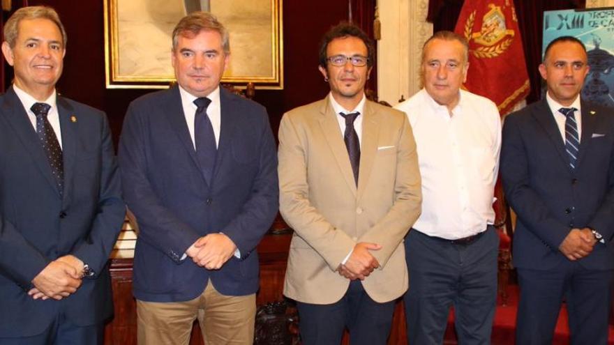 Nicolás Ortega (1ºi), junto a Manuel Vizcaíno, José María González, Fernando Roig y Roberto Cano.