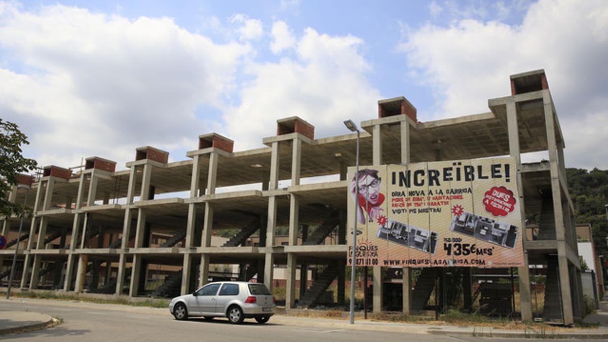 Viviendas de pisos sin acabar en La Garriga.