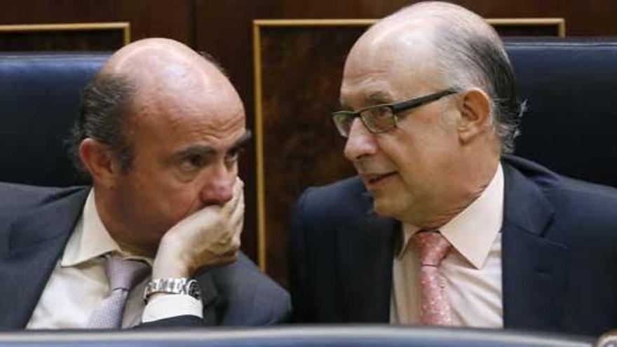 De Guindos y Montoro, en el Congreso.