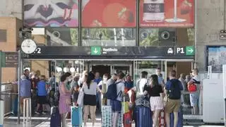 Un vigilante de seguridad de la estación de trenes de Córdoba salva la vida de un bebé que se estaba ahogando