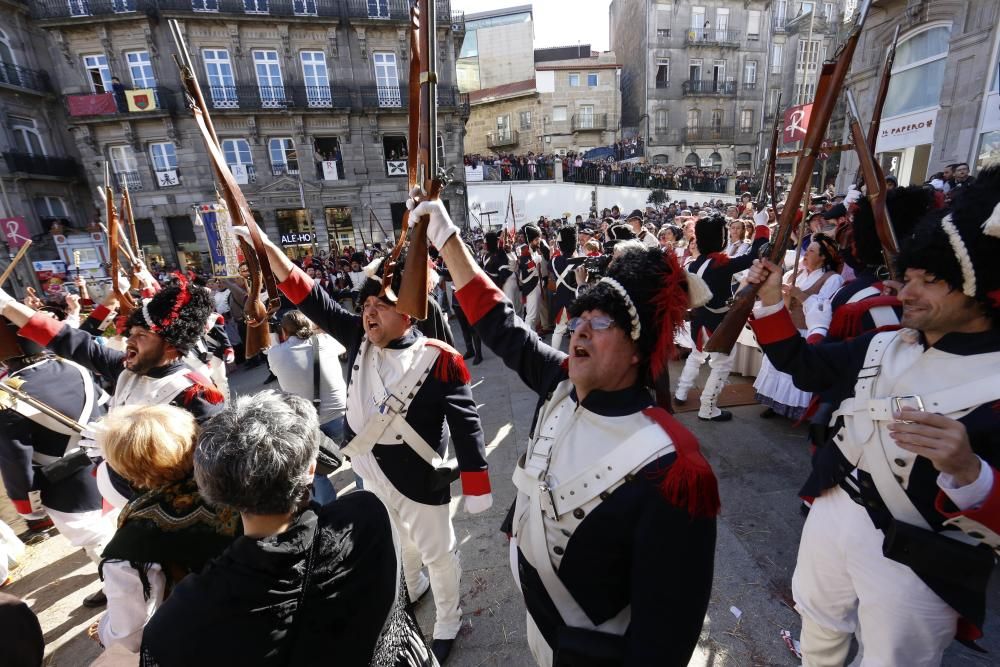 La representación de la Reconquista de Vigo vuelve a abarrotar las calles del Casco Vello de miles de vigueses