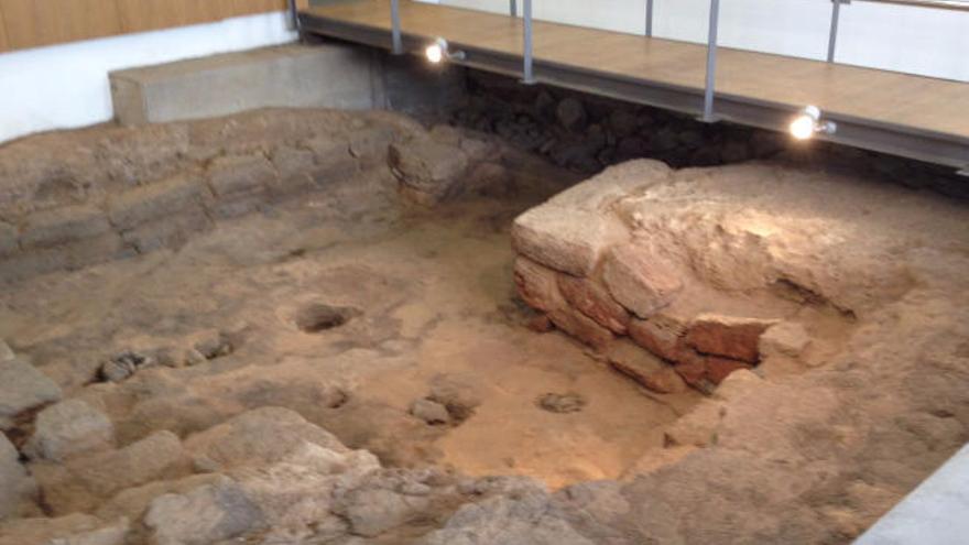 Una visita guiada revela por primera vez los restos arqueológicos en Gáldar