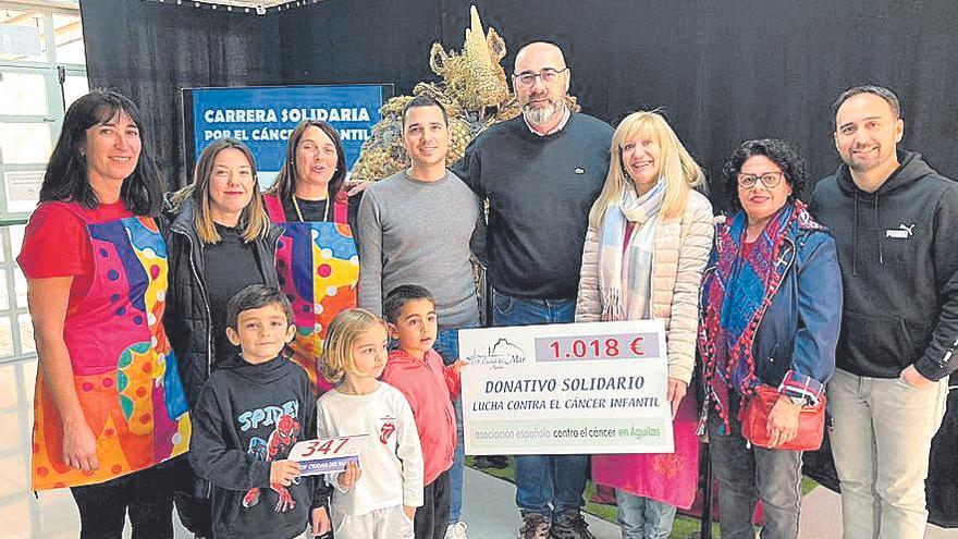 El Ceip Ciudad del Mar entrega un cheque contra el cáncer infantil