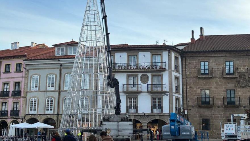 La iluminación festiva asoma en El Parche | LNE