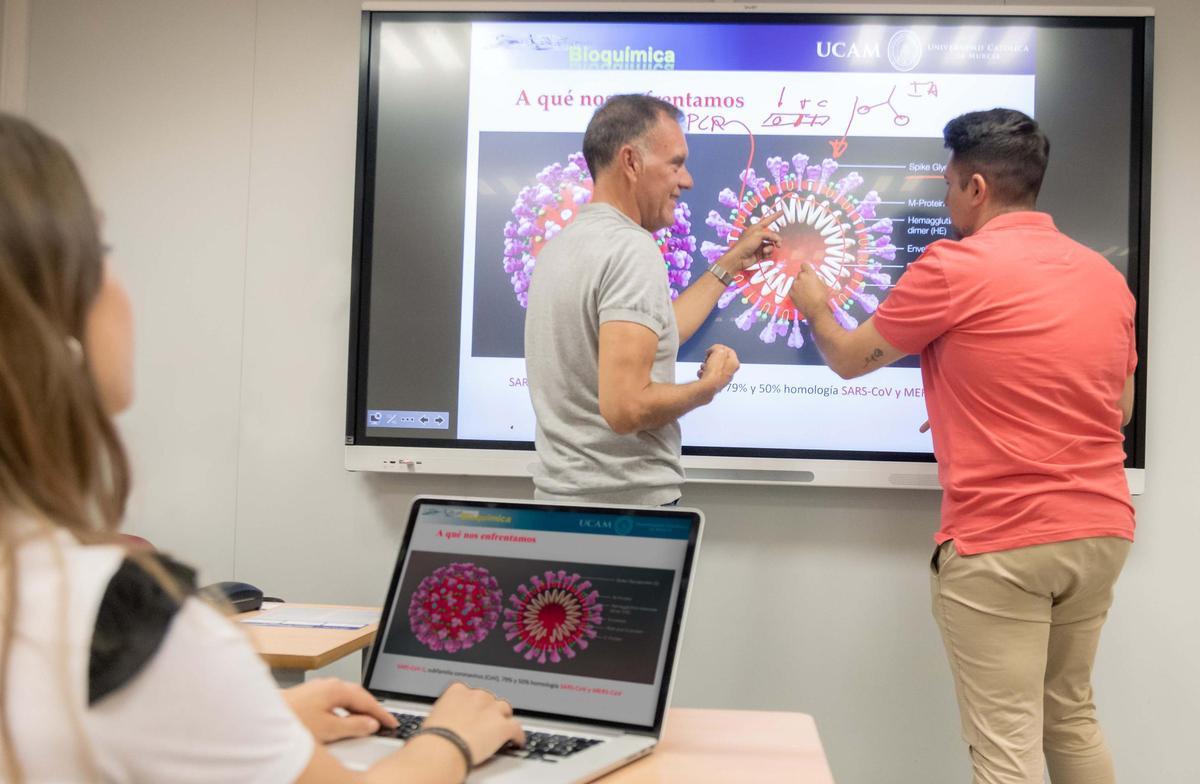 El estudiante se forma con las mejores tecnologías. 