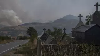 Cuatro incendios arrasan 3.700 hectáreas en el Macizo Central de Ourense: el de Chandrexa ya quema 3.000