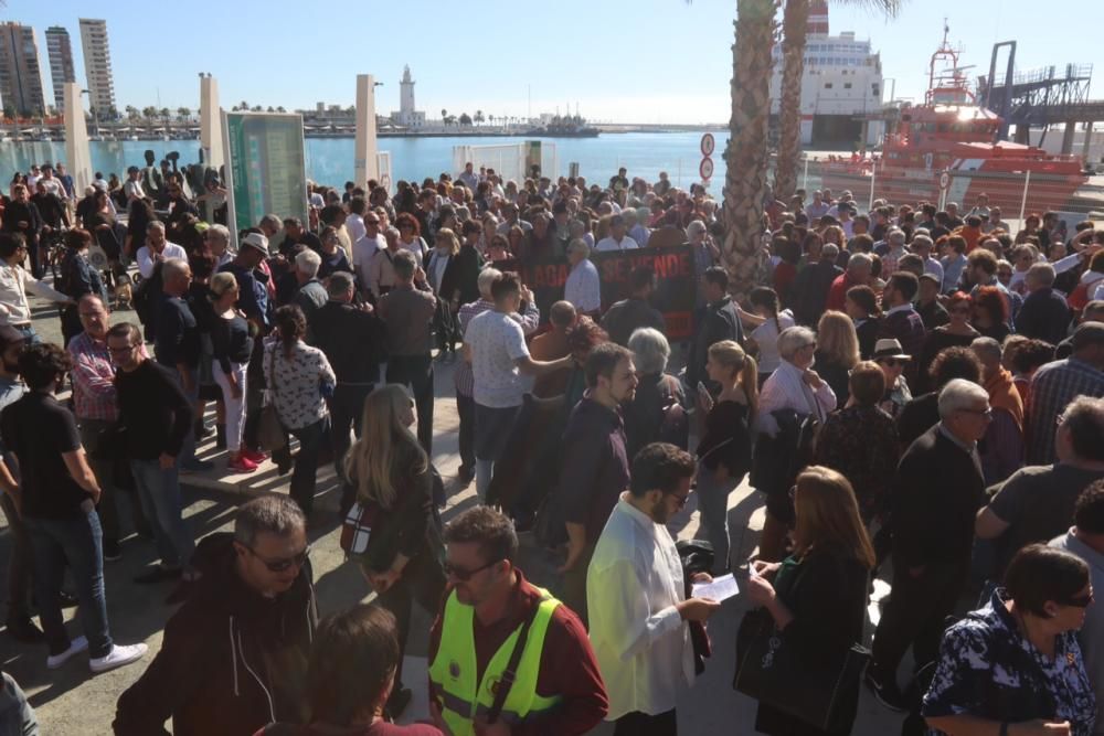 Concentración en contra de la torre del puerto