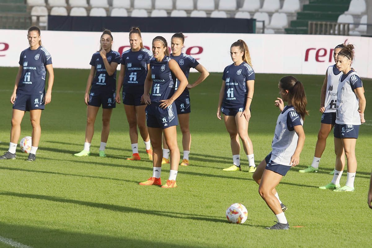 Las imágenes del entrenamiento del la selección española femenina de fútbol en El Árcangel