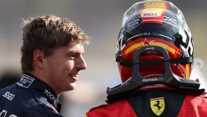 Max Verstappen junto a Carlos Sainz en el GP de Monza