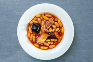 Uno de los platos participantes en La Mejor Fabada del Mundo 2022.