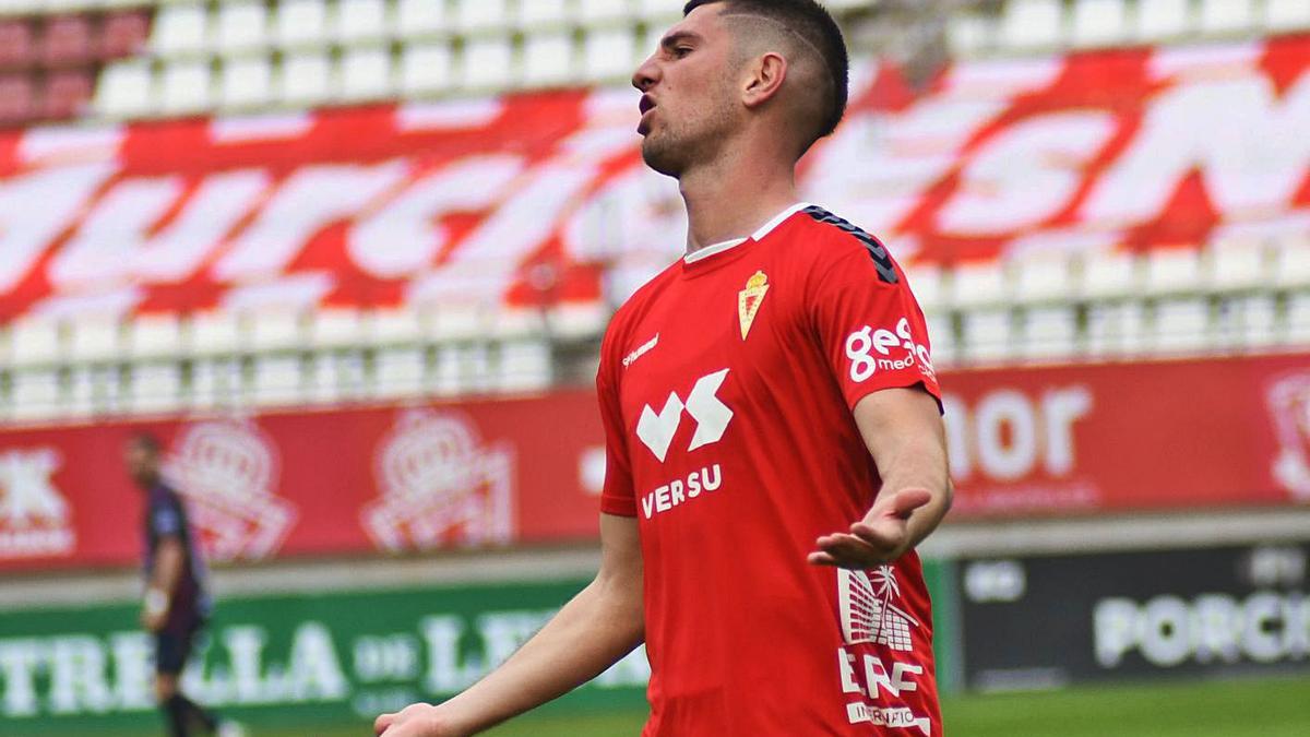 Alberto Toril durante el encuentro ante el Yeclano Deportivo la pasada jornada.  | ISRAEL SÁNCHEZ