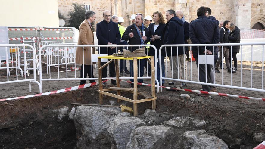 Aparecen tres tumbas medievales en el solar del Museo de Semana Santa de Zamora