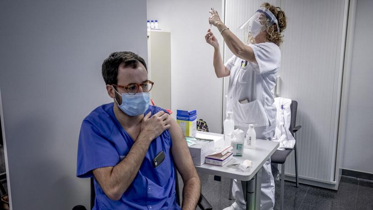 Una vez preparadas, las vacunas de covid se han de emplear o tirar