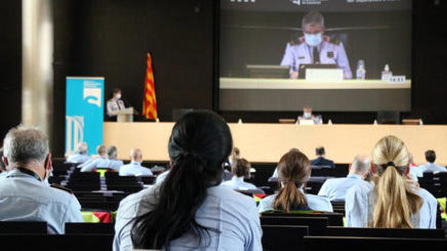 Comissaris dels Mossos participants les primeres jornades sobre la perspectiva de gènere i la igualtat d&#039;oportunitats al cos.