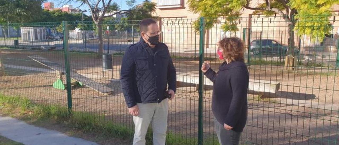 El nuevo pipicán se ha instalado en la calle Pintor Claros. | LEVANTE-EMV