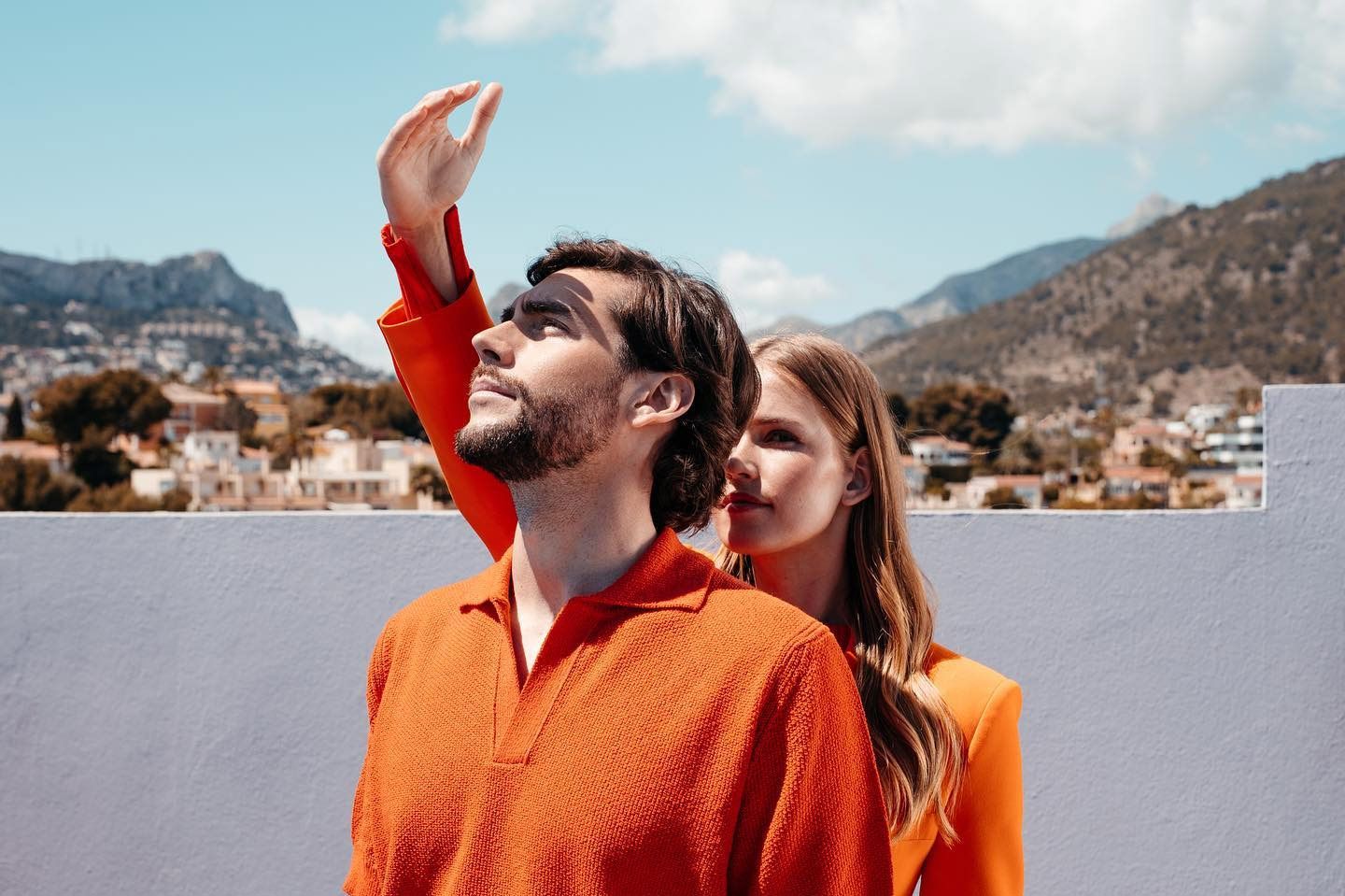 Álvaro Soler y su pareja, Melanie Kroll, en el videoclip 'Muero'