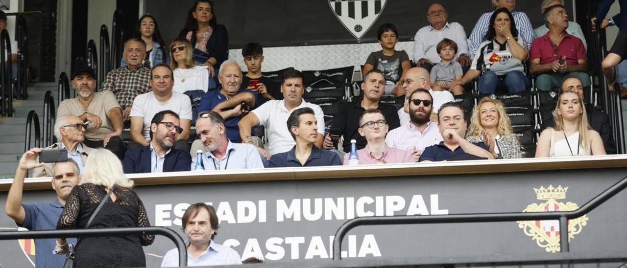 Bob Voulgaris, en el palco de Castalia en un partido.