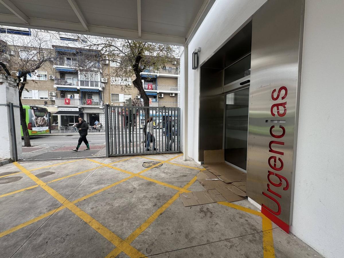 Puerta de Urgencias del centro de salud de Levante.