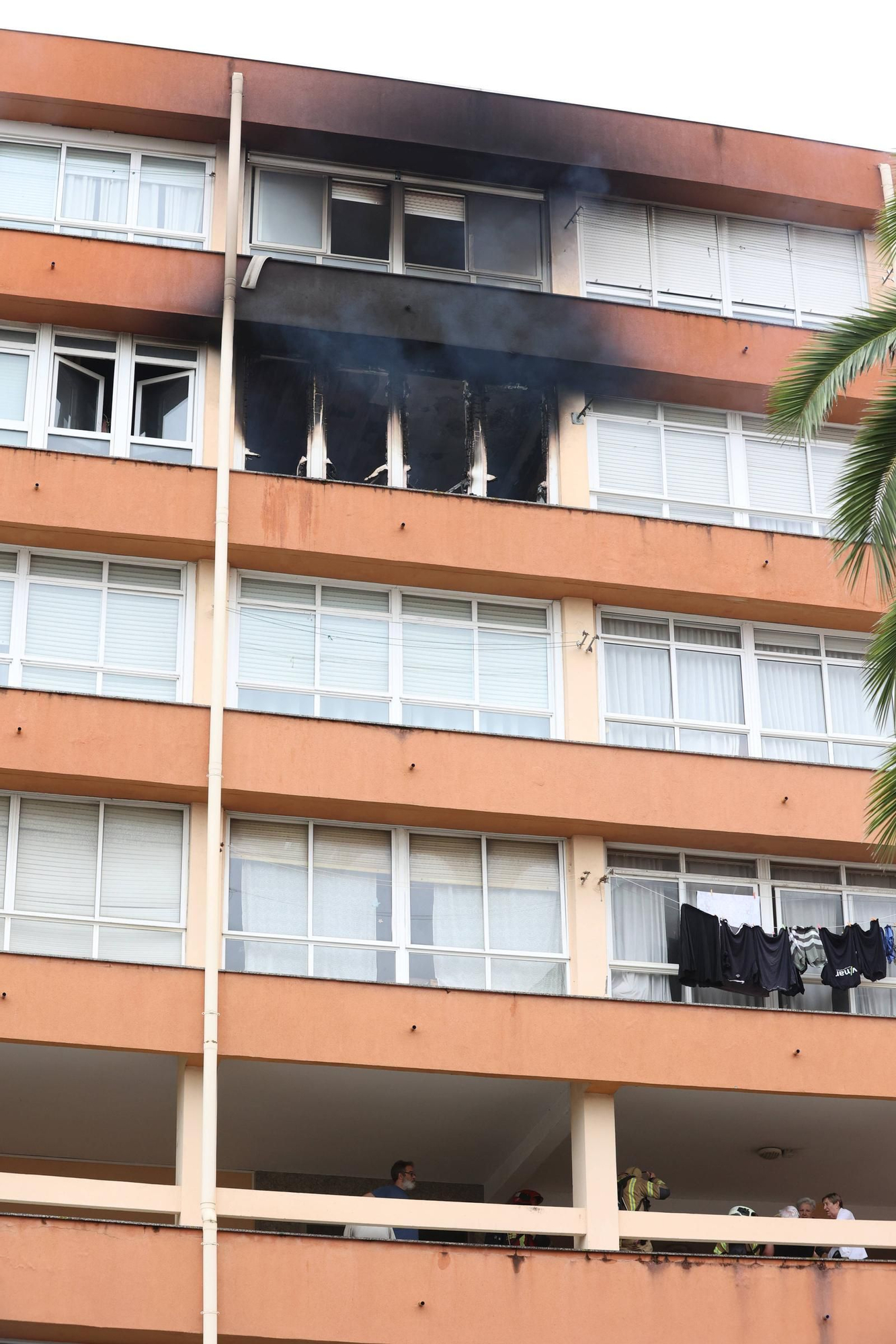 Incendio en un edificio de la calle Camelias