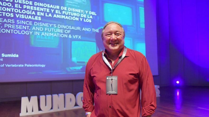 Stuart Sumida, paleontólogo asesor en películas como 'El Rey León' o 'Ratatouille', en A Coruña: "Inspiré el rostro de Pocahontas con mi mandíbula"