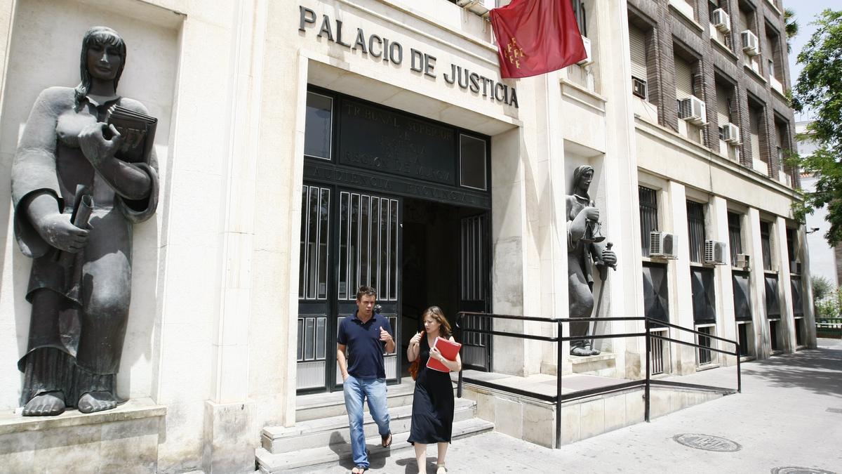 Fachada de la Audiencia Provincial de Murcia.