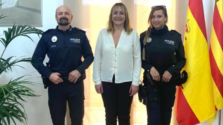 La agente Natalia, primera mujer policía local de Sant Joan