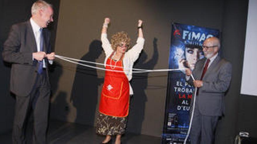 La presentació del FIMAG va comptar amb actuacions de màgia que van tenir com a col·laboradors els polítics.