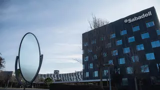Accionistas minoritarios del Sabadell ven en la vuelta del Sabadell un contrapeso a la opa del BBVA