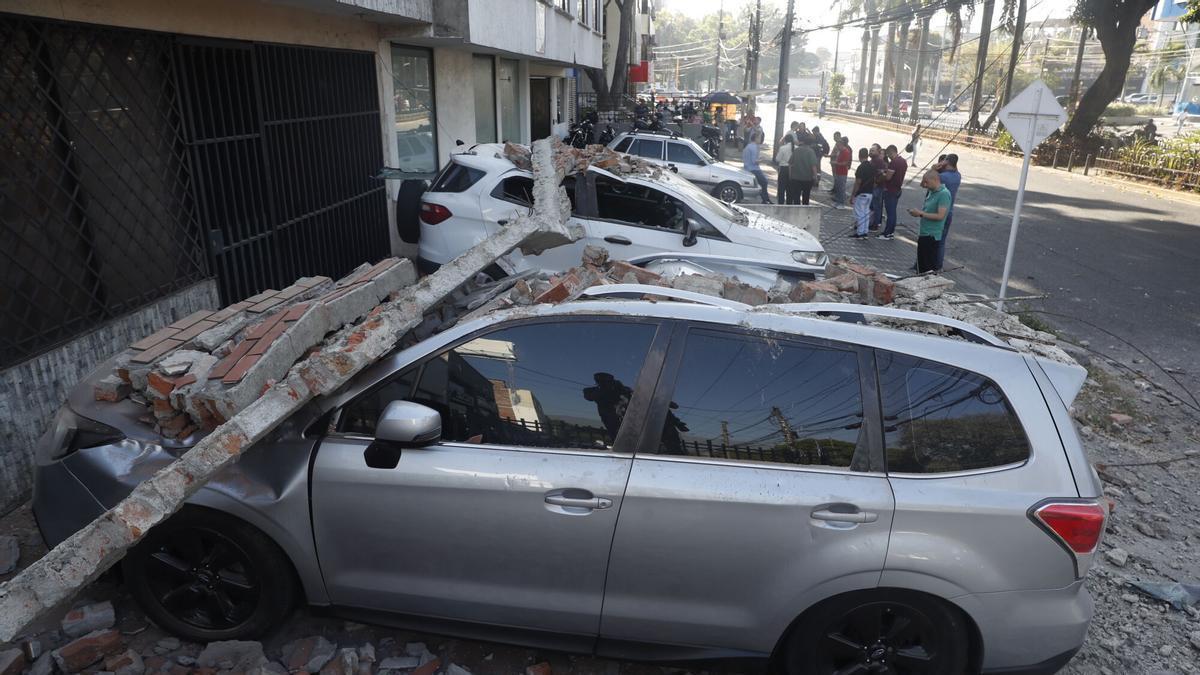 Colombia estremecida por un terremoto de magnitud 7,4 que obliga al Gobierno a declarar la situación de "desastre nacional"
