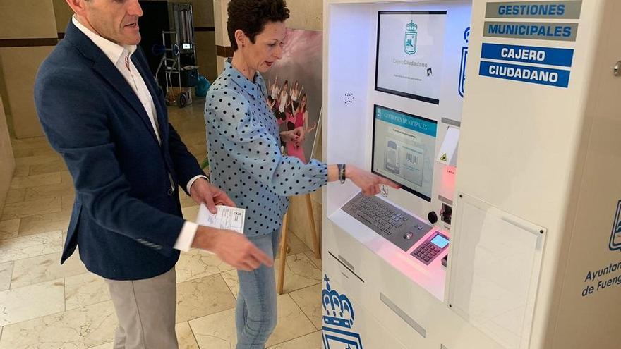 Fuengirola instala un cajero para pagar los impuestos municipales