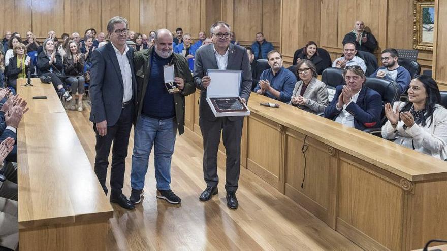 Xosé M. García, medalla por sus 15 años dirigiendo el CEIP